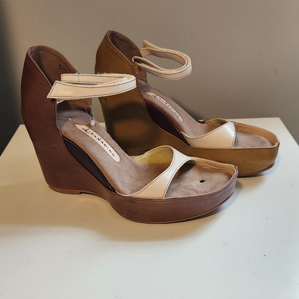 Womens Lisa Nading leather wedge sandals.Size 7 1/2